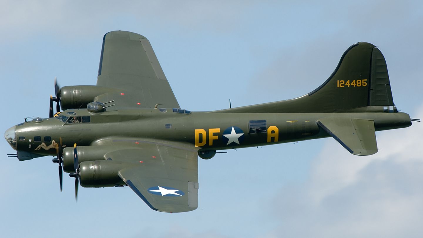 Б 17. Boeing b-17 Flying Fortress. B17 124485. Боинг б-17 крыло. B17 massive.